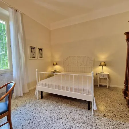 Apartment Charme & Garden La Spezia
